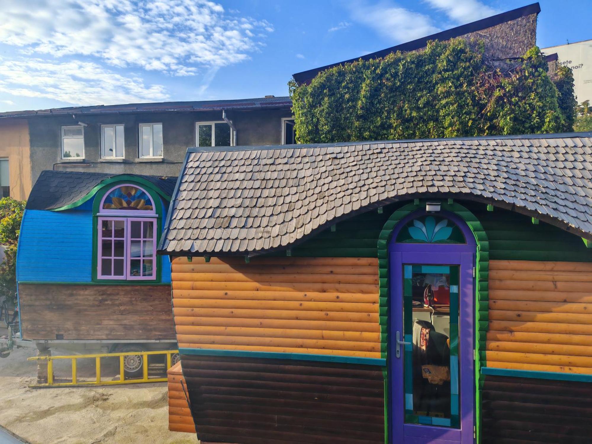 Downtown Tiny Houses Near Cismigiu Gardens ブカレスト エクステリア 写真