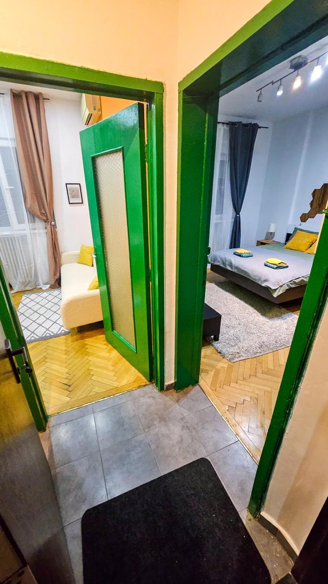 Downtown Tiny Houses Near Cismigiu Gardens ブカレスト エクステリア 写真